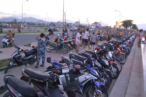 Người Đà Nẵng “quay cuồng” trong nắng nóng đầu mùa - 11