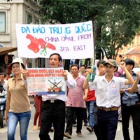 Tin tức trong ngày - Hàng ngàn người dân TP.HCM xuống đường phản đối TQ