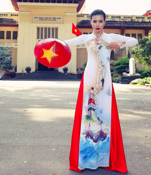 Thời trang yêu nước của các ngôi sao Việt - 1