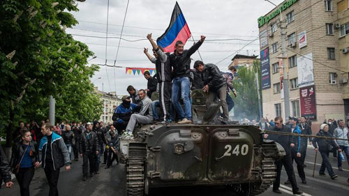 Miền đông Ukraine chuẩn bị bỏ phiếu - 1