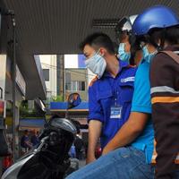 Thị trường - Tiêu dùng - Điều hành giá xăng: Không nên để Bộ CT “bao sân”