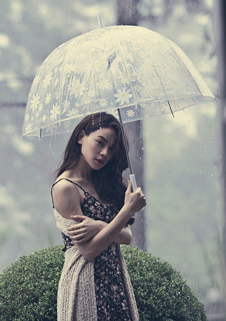 Hà Hồ gợi cảm trong chiều mưa Đà Lạt - 1