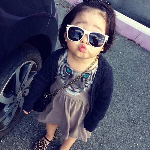 Nhóc tì 4 tuổi gây sốt vì quá sành điệu! - 12