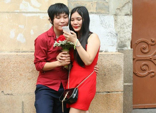 Cặp đôi đồng tính Sài Gòn xuống phố cầu hôn - 3