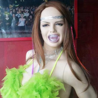 Tranh vui - "Tập đoàn" ma-nơ-canh khiến bà con cười té ghế