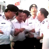 Ca nhạc - MTV - "Viết các ca khúc về biển đảo, bố tôi sung sướng lắm"