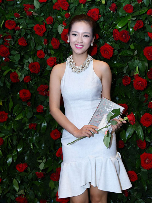 Vợ chồng Hà Hồ lần đầu khoe con trai gây chú ý - 6