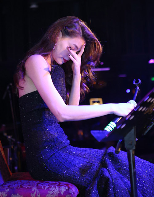 Vợ chồng Hà Hồ lần đầu khoe con trai gây chú ý - 14