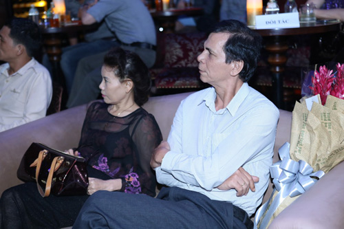 Vợ chồng Hà Hồ lần đầu khoe con trai gây chú ý - 15