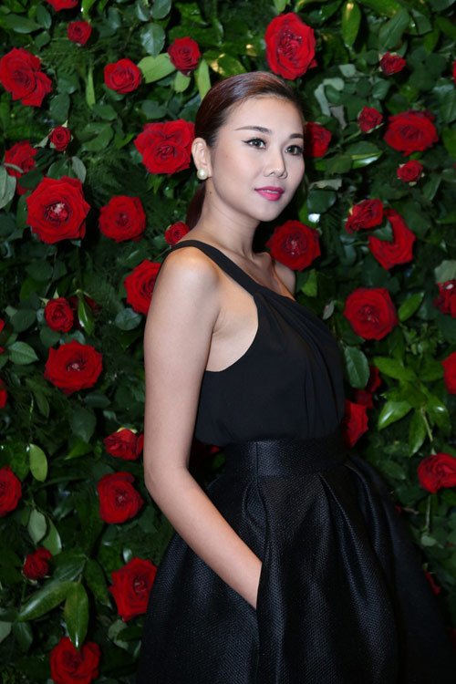 Vợ chồng Hà Hồ lần đầu khoe con trai gây chú ý - 2