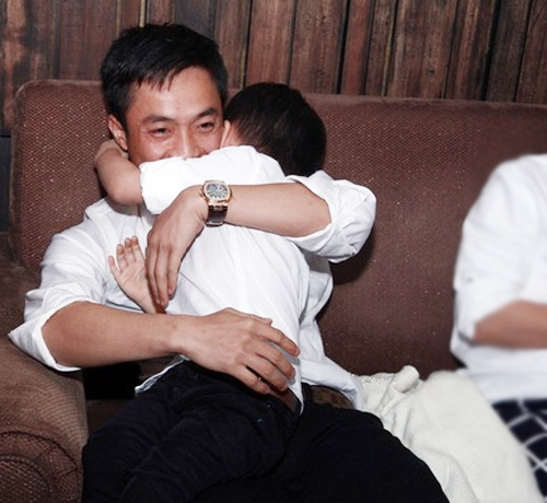 Vợ chồng Hà Hồ lần đầu khoe con trai gây chú ý - 8