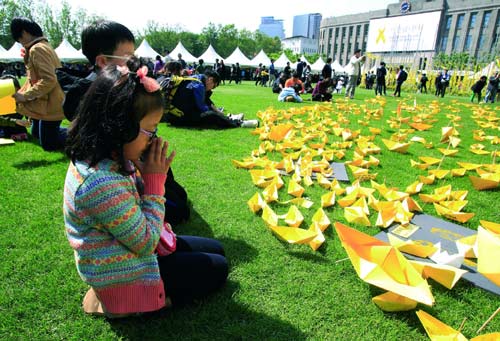 Hàn Quốc: Công nhận 3 thủy thủ phà Sewol là liệt sĩ - 2