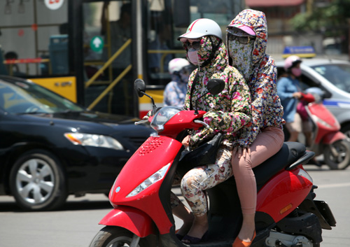 Hà Nội: Thời trang “bịt bùng” ngày nắng nóng - 12