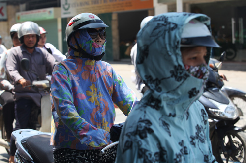 Hà Nội: Thời trang “bịt bùng” ngày nắng nóng - 14