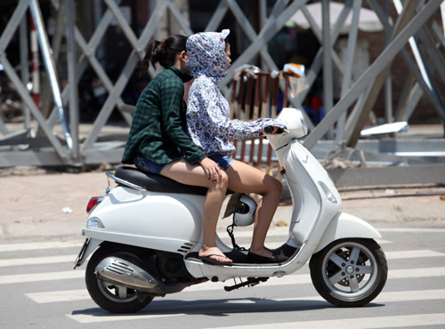 Hà Nội: Thời trang “bịt bùng” ngày nắng nóng - 5