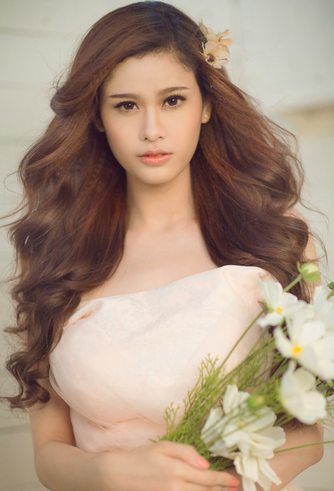 Nữ ca sỹ Trương Quỳnh Anh trong một shoot hình nghệ thuật
