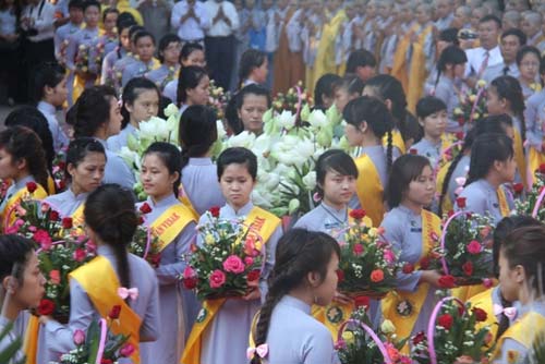 Hàng ngàn người dự Đại lễ Phật đản cầu quốc thái, dân an - 1