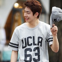 Xu hướng thời trang - 5 kiểu áo phông cho chàng ngày nắng