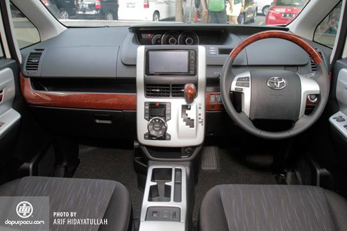 Toyota NAV1 V Limited sang hơn "người anh" Innova - 3