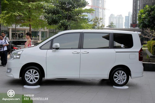 Toyota NAV1 V Limited sang hơn "người anh" Innova - 5