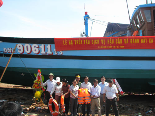 Đà Nẵng: Ngư dân hạ thủy tàu tiền tỷ tiến ra Hoàng Sa - 1