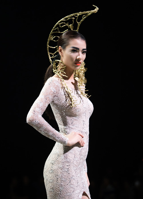 Tùng Dương làm vedette trên sàn diễn thời trang - 13