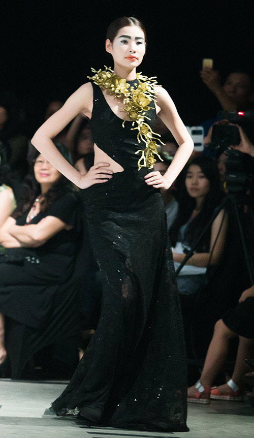 Tùng Dương làm vedette trên sàn diễn thời trang - 14