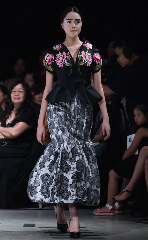 Tùng Dương làm vedette trên sàn diễn thời trang - 3