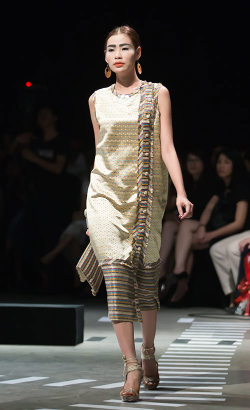 Tùng Dương làm vedette trên sàn diễn thời trang - 15