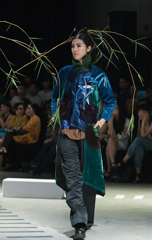 Tùng Dương làm vedette trên sàn diễn thời trang - 5