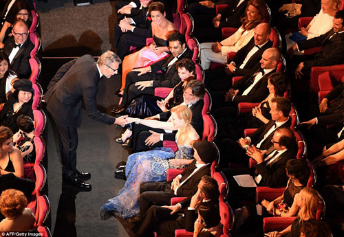 Mỹ nhân 5 châu khoe sắc trên thảm đỏ Cannes - 4