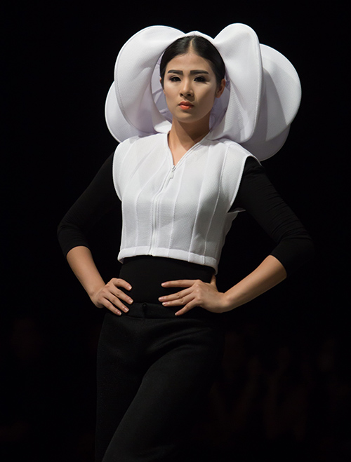 Tùng Dương làm vedette trên sàn diễn thời trang - 6