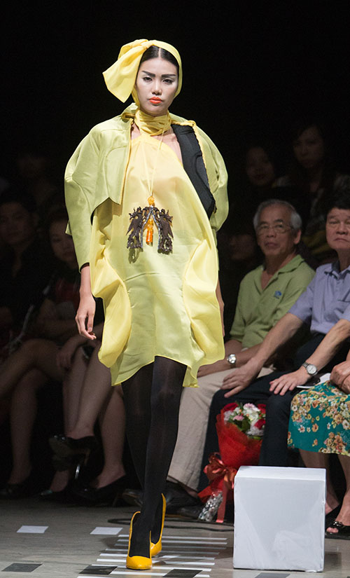 Tùng Dương làm vedette trên sàn diễn thời trang - 17