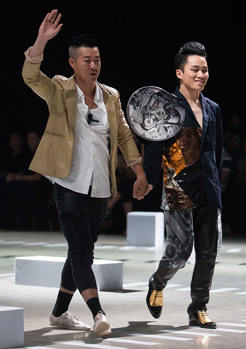 Tùng Dương làm vedette trên sàn diễn thời trang - 2