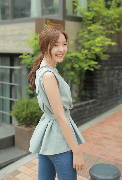 Những lưu ý khi mặc áo không tay - 6