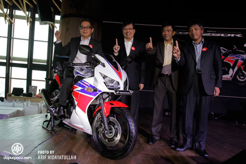 Honda ra mắt CBR250R 2014 siêu tiết kiệm nhiên liệu - 1