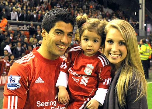 Vì bố mẹ vợ, Suarez có thể gia nhập Barca - 1
