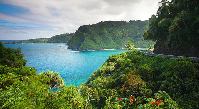 8. Maui – Hawaii

Danh sách những hòn đào thiên đường sẽ không được hoàn chỉnh nếu thiếu hòn đảo Maui thuộc Hawaii (Mỹ). Khu nghỉ mát nổi tiếng này là sự kết hợp tuyệt hảo của bãi biển hoang sơ, thác nước đẹp như tranh và nền văn hóa Kahului độc đáo.
