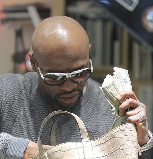 “Độc cô cầu bại” Mayweather nghiện khoe tiền - 2