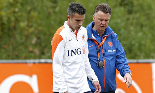 World Cup còn 27 ngày: V.Persie muốn lấy lòng Van Gaal - 1