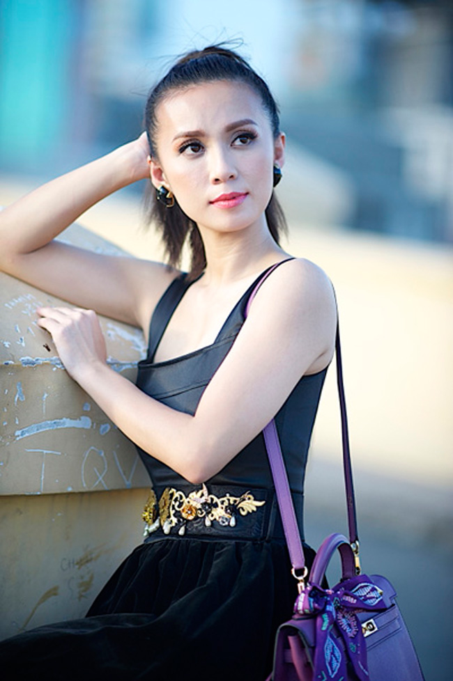 Huyền Ny chia sẻ “Công việc dược sĩ đang giúp Huyền Ny nuôi sống những giấc mơ nghệ thuật của mình”. Ở Mỹ, cô có một thu nhập đáng kể tại một hãng dược lớn. Ngoài ra Huyền Ny thường xuyên góp mặt trong các chương trình văn hóa giải trí lớn, đặc biệt là các cuộc thi hoa hậu.
