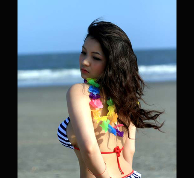 Thủy Top tên thật là Huỳnh Minh Thủy, nổi tiếng là một hotgirl sexy trong showbiz Việt đầu những năm 2000. Sau một thời gian “gây bão” cộng đồng mạng Việt vì những bộ ảnh sexy, Thủy Top bất ngờ sang Mỹ du học.
