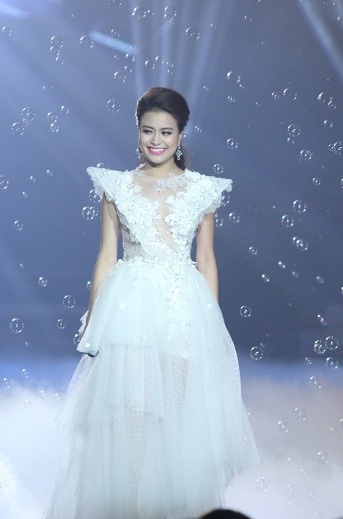 Hoàng Thùy Linh quá đỗi sexy trong liveshow đầu đời - 2