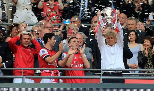 Vô địch FA Cup, Wenger lập tức gia hạn hợp đồng - 1