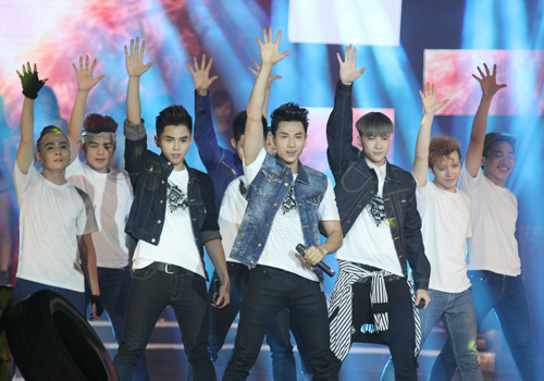 Khởi My giả trai, 365 giả gái gây náo loạn - 2