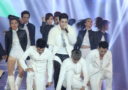 Khởi My giả trai, 365 giả gái gây náo loạn - 8