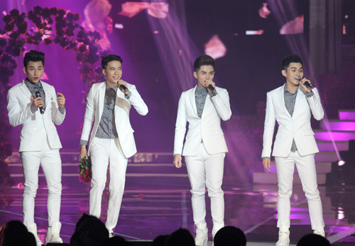 Khởi My giả trai, 365 giả gái gây náo loạn - 4