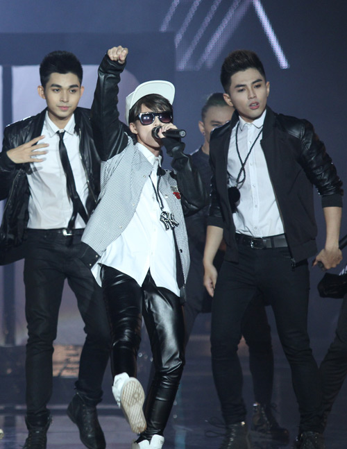 Khởi My giả trai, 365 giả gái gây náo loạn - 4