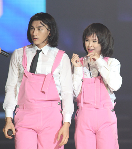 Khởi My giả trai, 365 giả gái gây náo loạn - 11