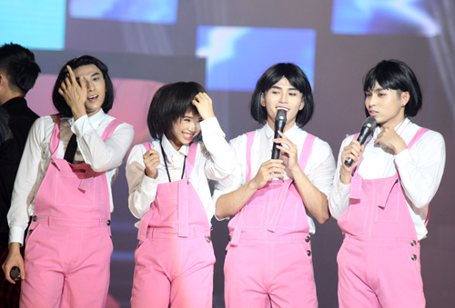 Khởi My giả trai, 365 giả gái gây náo loạn - 12